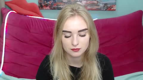 Snapshot of sofysoft chatting on November 1, 5:44 am Sofie online show from November 1, 5:44 am