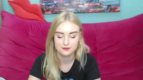 Snapshot of sofysoft chatting on September 18, 4:44 am Sofie online show from September 18, 4:44 am