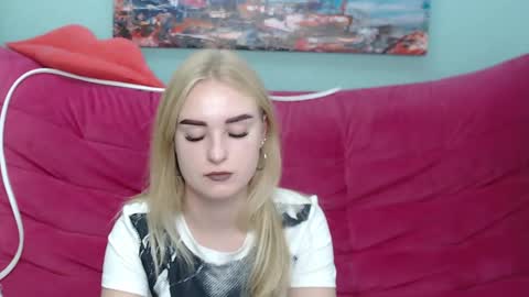 Snapshot of sofysoft chatting on October 25, 6:43 am Sofie online show from October 25, 6:43 am