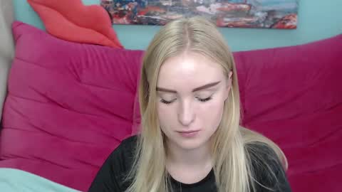 Snapshot of sofysoft chatting on October 3, 6:07 am Sofie online show from October 3, 6:07 am