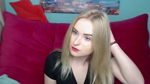 Snapshot of sofysoft chatting on October 9, 4:38 am Sofie online show from October 9, 4:38 am