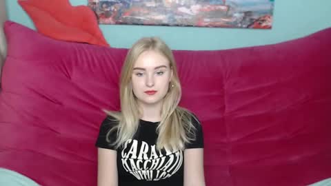 Snapshot of sofysoft chatting on October 11, 5:01 am Sofie online show from October 11, 5:01 am