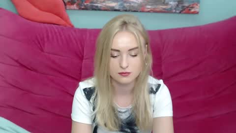 Snapshot of sofysoft chatting on October 4, 6:41 am Sofie online show from October 4, 6:41 am