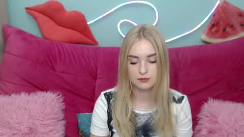 Sofie  online show from November 19, 6:24 am