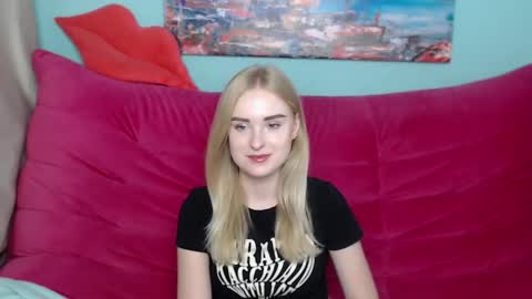 Snapshot of sofysoft chatting on October 16, 4:48 am Sofie online show from October 16, 4:48 am