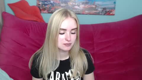 Snapshot of sofysoft chatting on October 23, 5:35 am Sofie online show from October 23, 5:35 am