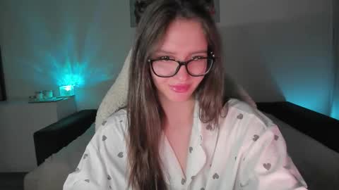Snapshot of sonia_moon_ chatting on September 24, 5:06 am sonia_moon_ online show from September 24, 5:06 am