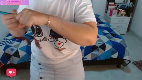 Snapshot of sonialatin69 chatting on September 22, 12:36 pm sonialatin69 online show from September 22, 12:36 pm