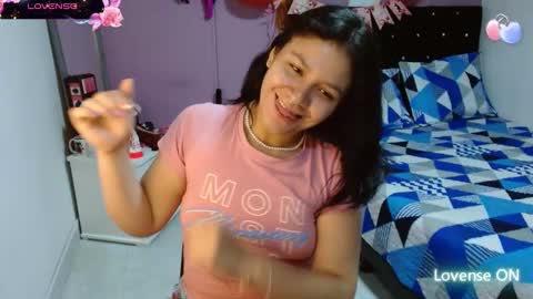 Snapshot of sonialatin69 chatting on February 20, 8:39 am sonialatin69 online show from February 20, 8:39 am