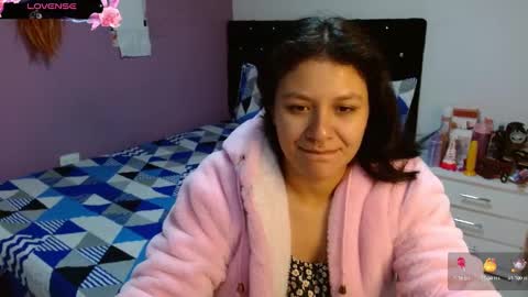 Snapshot of sonialatin69 chatting on February 8, 12:06 pm sonialatin69 online show from February 8, 12:06 pm