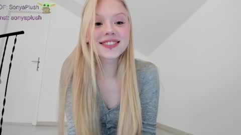 Snapshot of sonyaplush chatting on February 23, 6:07 pm Sonya Instagram Twitter sonyaplushgirl OnlyFans sonyaplush online show from February 23, 6:07 pm