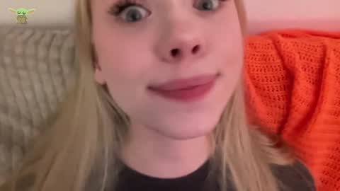 Snapshot of sonyaplush chatting on December 11, 8:50 pm Sonya Instagram Twitter sonyaplushgirl OnlyFans sonyaplush online show from December 11, 8:50 pm