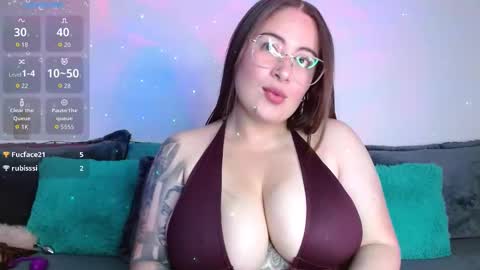 Snapshot of soofy__ chatting on October 12, 3:03 pm soofy online show from October 12, 3:03 pm