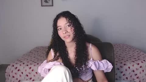Snapshot of sophi_baby chatting on October 8, 4:17 am Sophi baby online show from October 8, 4:17 am