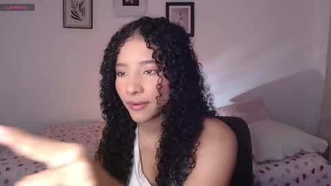 Snapshot of sophi_baby chatting on October 19, 5:09 am Sophi baby online show from October 19, 5:09 am
