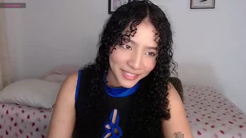 Snapshot of sophi_baby chatting on October 25, 5:15 am Sophi baby online show from October 25, 5:15 am