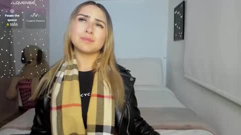 Snapshot of sophi_moreno chatting on October 17, 11:41 pm Sofi online show from October 17, 11:41 pm