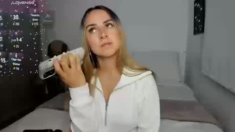 Snapshot of sophi_moreno chatting on September 16, 12:40 am Sofi online show from September 16, 12:40 am