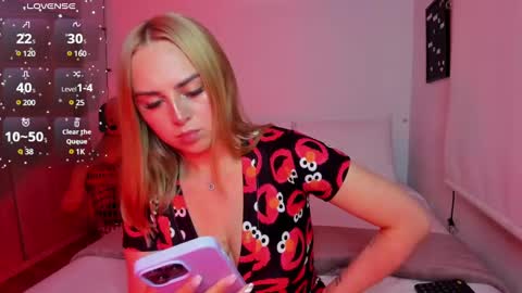 Snapshot of sophi_moreno chatting on December 18, 1:15 am Sofi online show from December 18, 1:15 am