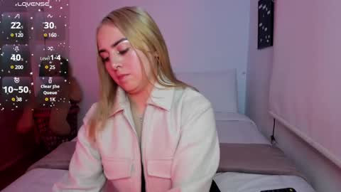 Snapshot of sophi_moreno chatting on December 24, 2:10 am Sofi online show from December 24, 2:10 am