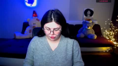 sophia__olsen online show from December 10, 6:11 am