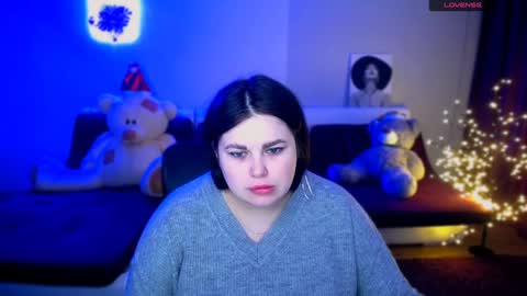 sophia__olsen online show from December 2, 7:10 am