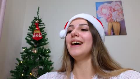 Snapshot of sophia_euphoria chatting on December 28, 3:26 pm Sophia online show from December 28, 3:26 pm