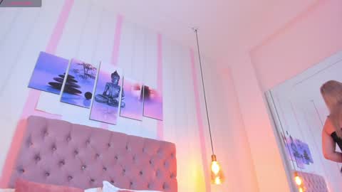 sophia_turneer online show from January 12, 7:00 am
