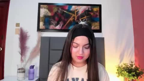 sophiacolliins online show from September 18, 11:42 am