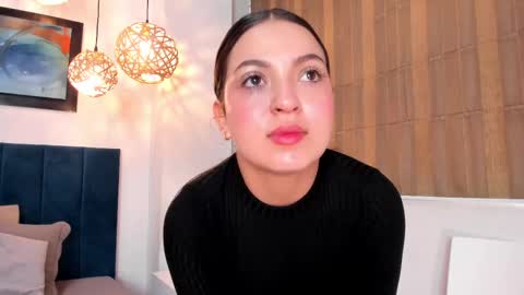 sophiacolliins online show from September 17, 11:41 am