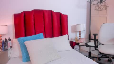 Sophia online show from October 3, 1:27 pm