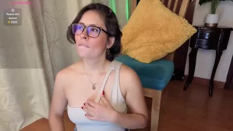 Snapshot of sophiadumont chatting on March 7, 2:36 am Sophia online show from March 7, 2:36 am