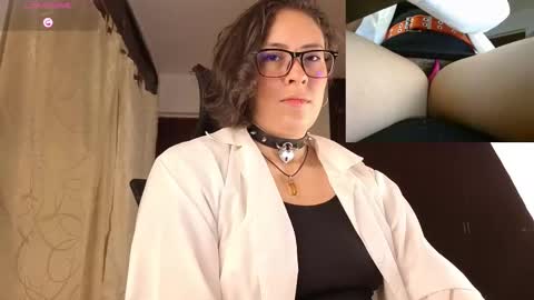 Snapshot of sophiadumont chatting on October 24, 1:45 am Sophia online show from October 24, 1:45 am