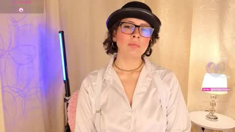 Snapshot of sophiadumont chatting on October 28, 2:06 am Sophia online show from October 28, 2:06 am