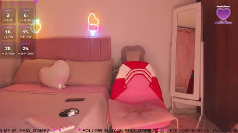 Snapshot of sophiaparker_ chatting on December 3, 2:23 am online show from December 3, 2:23 am