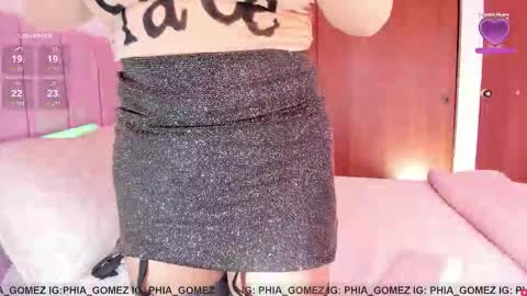 Snapshot of sophiaparker_ chatting on October 11, 12:19 pm    online show from October 11, 12:19 pm