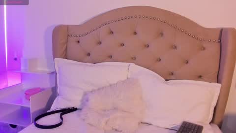 sophiapaz online show from September 14, 1:20 pm