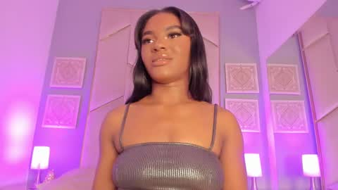 SophiaSmiths online show from February 1, 4:00 pm