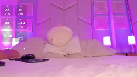 SophiaSmiths online show from January 13, 9:20 pm