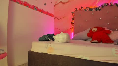 Sarah  online show from February 9, 3:00 am