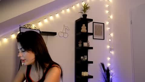 Sophie online show from October 8, 5:28 pm