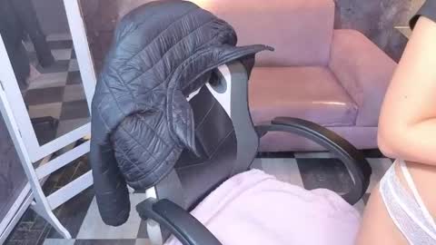 sophie_jones_b online show from May 30, 1:31 pm