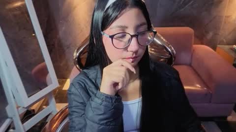 sophie_jones_b online show from February 3, 12:32 pm