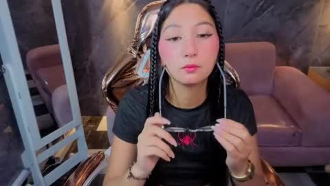 sophie_jones_b online show from February 4, 12:41 pm