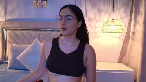 Snapshot of sophie_mancini18 chatting on December 9, 8:01 pm Sofia online show from December 9, 8:01 pm