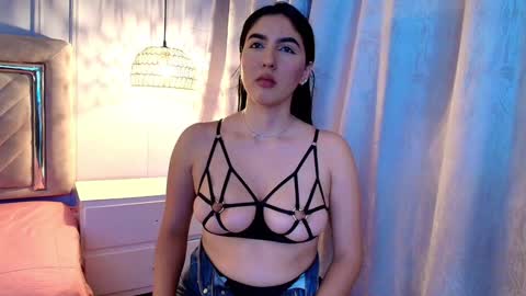 Snapshot of sophie_mancini18 chatting on December 11, 8:28 pm Sofia online show from December 11, 8:28 pm