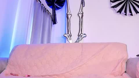 Snapshot of sophie_w1 chatting on October 31, 1:26 pm sophie_w1 online show from October 31, 1:26 pm