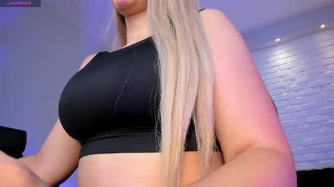 Sophie online show from January 23, 2:12 am