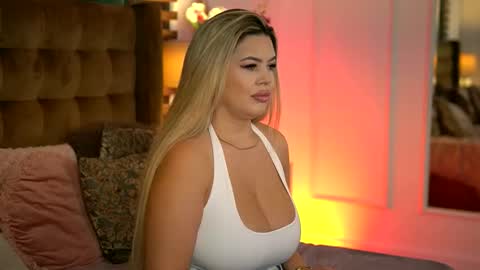 Snapshot of sophieboobsx chatting on October 22, 5:34 am Sophie online show from October 22, 5:34 am