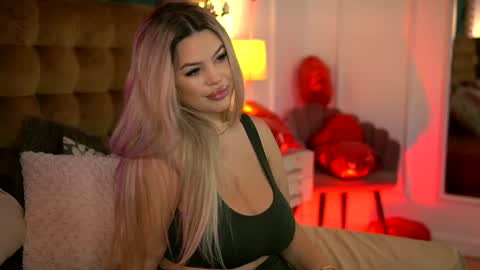 Snapshot of sophieboobsx chatting on September 24, 5:17 am Sophie online show from September 24, 5:17 am